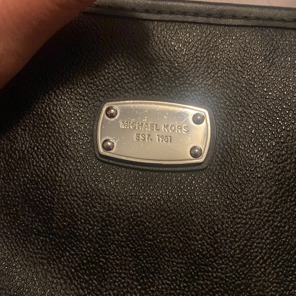 Michael Kors authentic tote. - Picture 7 of 10